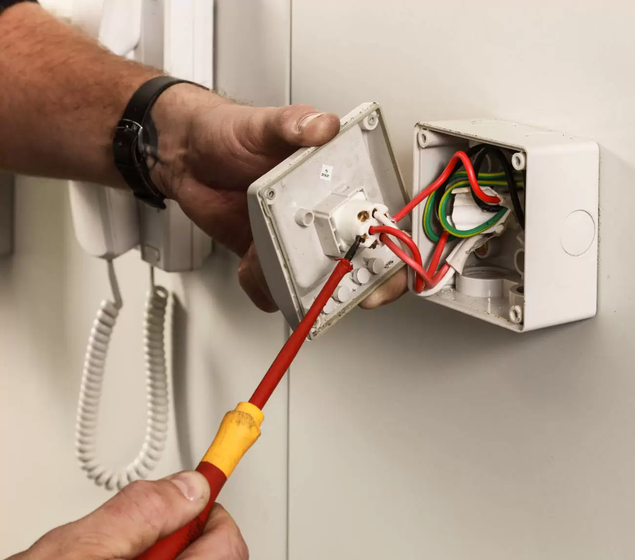 2_Electrical_Commercial_02_0N1A4897 – resize